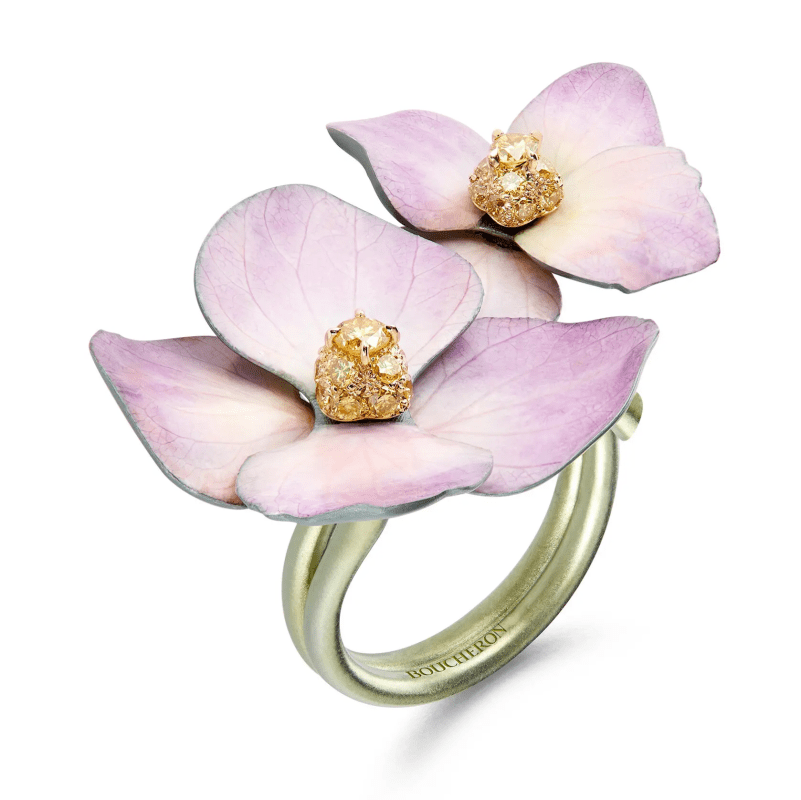 A Paris-based jeweler called Boucheron set out to create jewelry that captured the intricate beauty of flowers. During the procedure, the designers scanned flower petals with 3D technology.